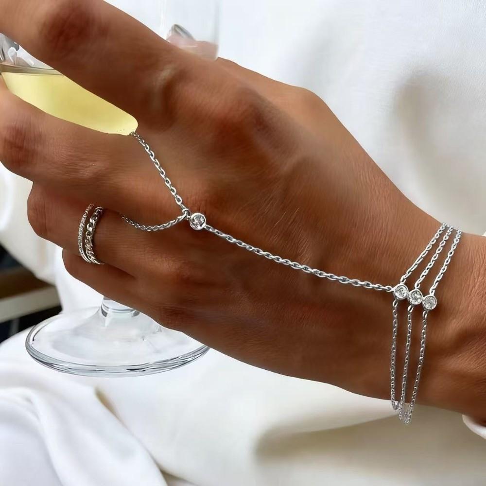 Gold/Silver Finger Bracelets Shiny Rhinestones Multilayer Vintage Ring Bracelets Handmade Delicate Thin Chain
Gold/Silver Finger Bracelets Shiny Rhinestones Multilayer Vintage Ring Bracelets Handmade Delicate Thin Chain