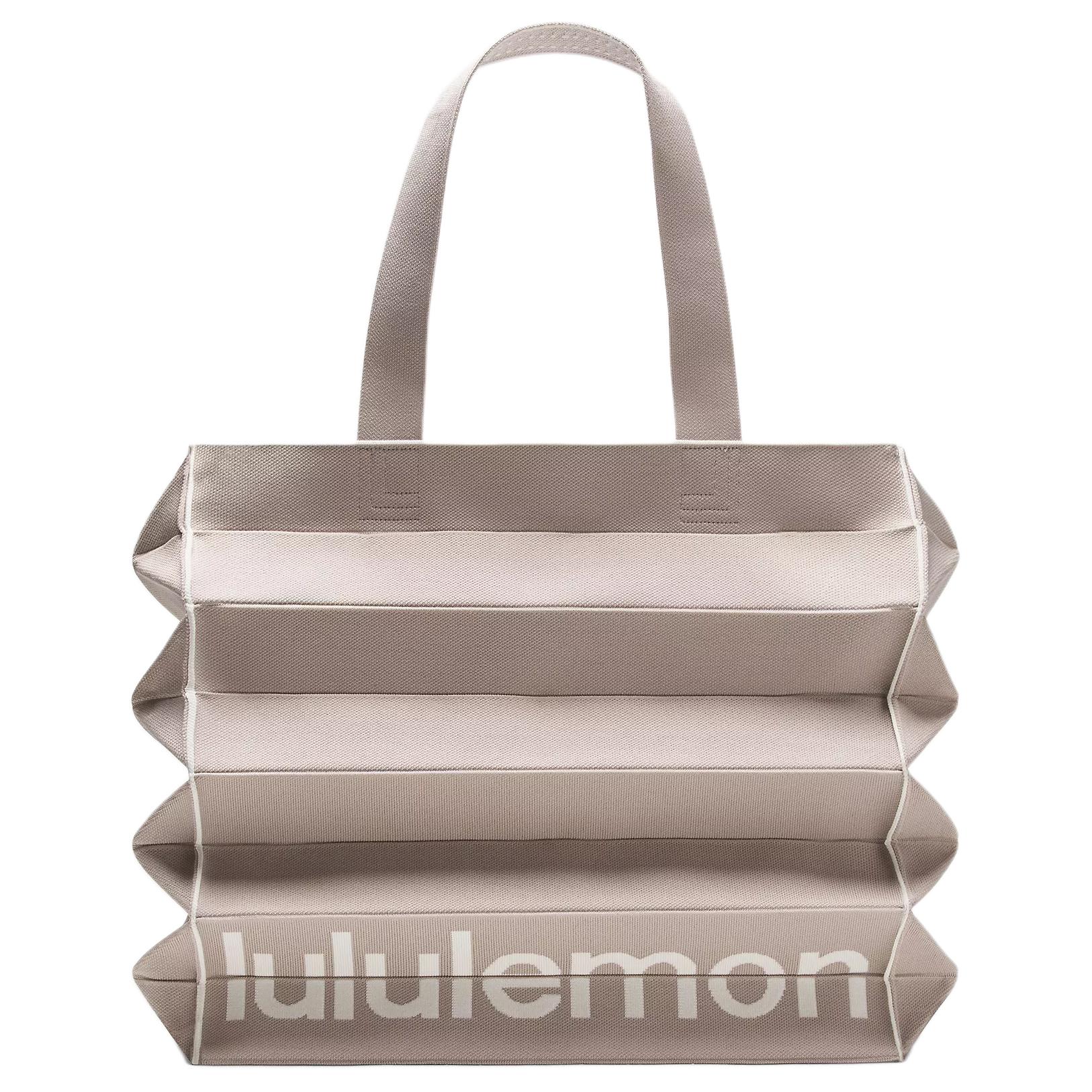 Lululemon 22L Foldable Design Letter Print Polyester Tote Bag Unisex tote bag Light-Ivory LW9GB4S-076059 Light Ivory
Lululemon 22L Foldable Design Letter Print Polyester Tote Bag Unisex tote bag Light-Ivory LW9GB4S-076059 Light Ivory