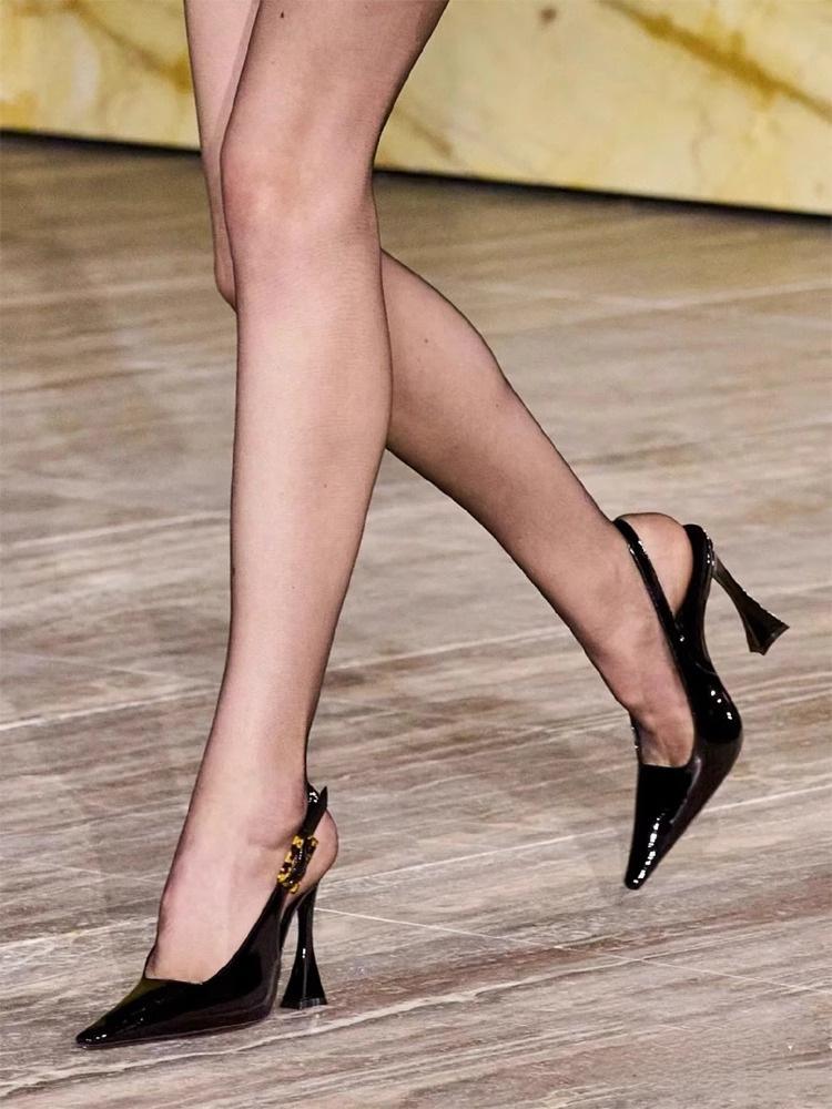 Дизайнерские туфли-слингбэки на высоком каблуке для женщин Новые туфли для вечеринок с острым носком Женские элегантные туфли-лодочки на тонком каблуке с пряжкой Одинарные туфли 40 чёрный
Дизайнерские туфли-слингбэки на высоком каблуке для женщин Новые туфли для вечеринок с острым носком Женские элегантные туфли-лодочки на тонком каблуке с пряжкой Одинарные туфли 40 чёрный