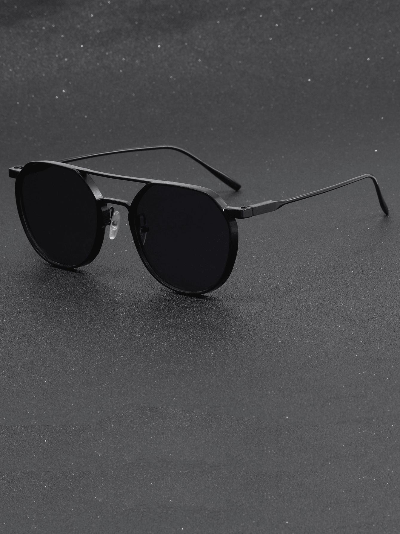 A pair of men s metal double-beam retro street fashion glasses suitable for daily commuting, dressing, and photography use чёрный
A pair of men s metal double-beam retro street fashion glasses suitable for daily commuting, dressing, and photography use чёрный
