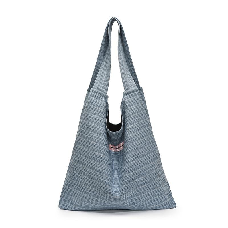 Fashionable, simple, casual, large-capacity shoulder bag, 2026 spring/summer new commuting versatile niche bag for women світло-синій колір
Fashionable, simple, casual, large-capacity shoulder bag, 2026 spring/summer new commuting versatile niche bag for women світло-синій колір