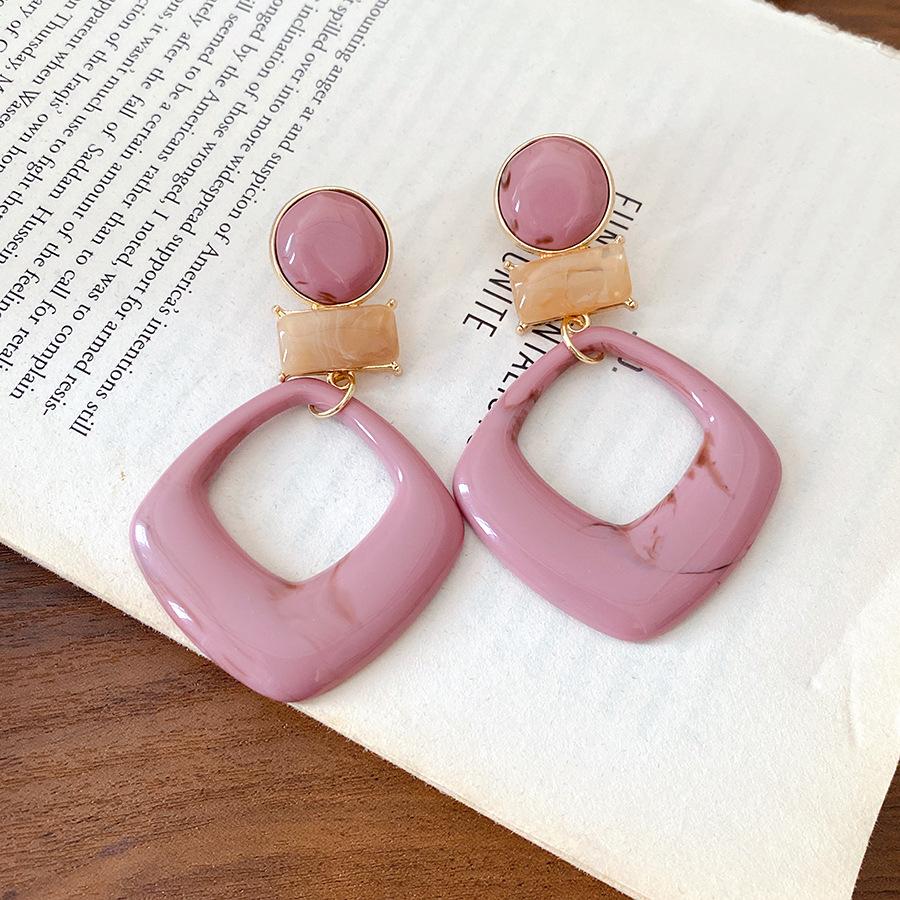 Silver needle retro Hong Kong style resin rhombus pendant earrings versatile fashion stud earrings femininity earrings design sense niche
Silver needle retro Hong Kong style resin rhombus pendant earrings versatile fashion stud earrings femininity earrings design sense niche