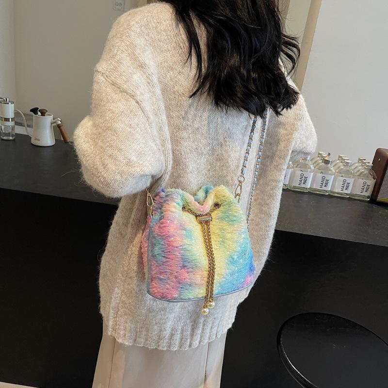 2025 new cute cartoon plush bag women s oblique span bag fashion trend shiny bag 20*16*18 зелёный
2025 new cute cartoon plush bag women s oblique span bag fashion trend shiny bag 20*16*18 зелёный