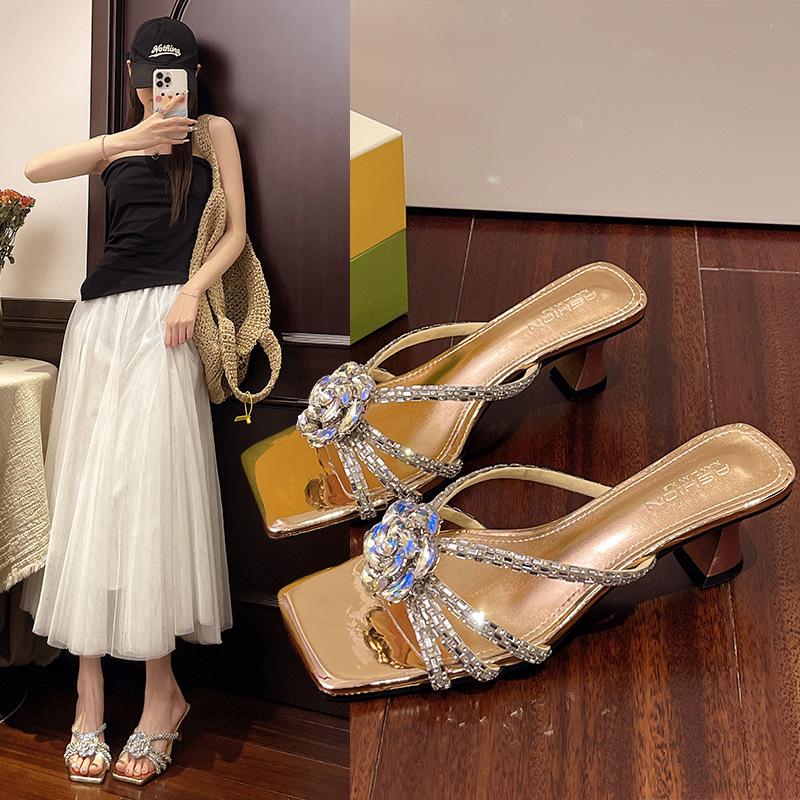 Summer new fashion rhinestone flower medium heel slippers versatile temperament thick heel cool slippers 35
Summer new fashion rhinestone flower medium heel slippers versatile temperament thick heel cool slippers 35