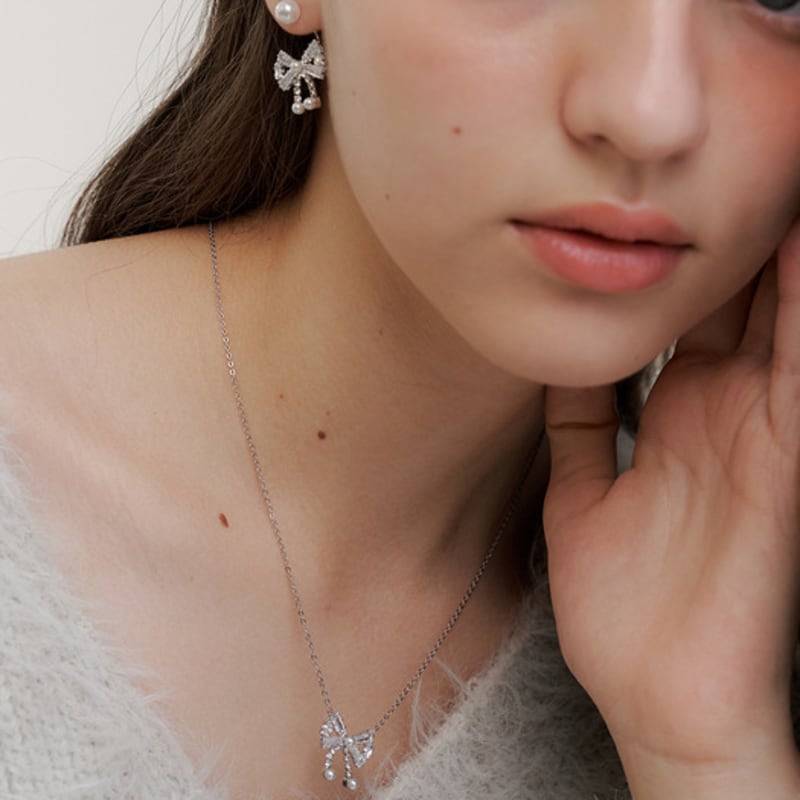 GETMEBLING crystal ribbon necklace WHITE(N407-WH)
GETMEBLING crystal ribbon necklace WHITE(N407-WH)