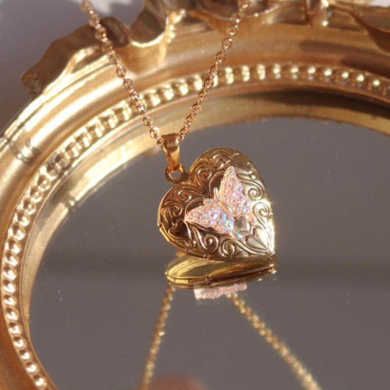 Retro Gold Love Bow Photo Box Necklace Niche Can Be Opened And Closed Retro Style Personalized Accessories
Retro Gold Love Bow Photo Box Necklace Niche Can Be Opened And Closed Retro Style Personalized Accessories