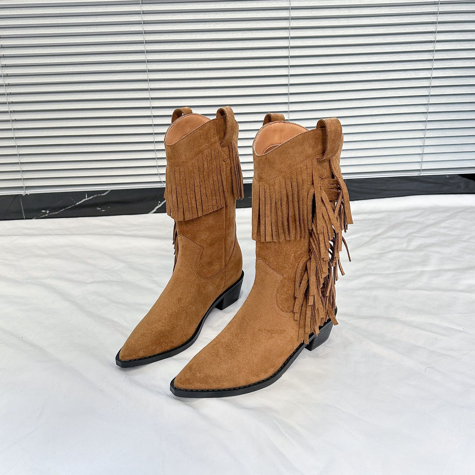 Increased 8CM fringed short Maillard knight boots women s 2025 new French pointed thick heel western cowboy boots 39 коричневий
Increased 8CM fringed short Maillard knight boots women s 2025 new French pointed thick heel western cowboy boots 39 коричневий