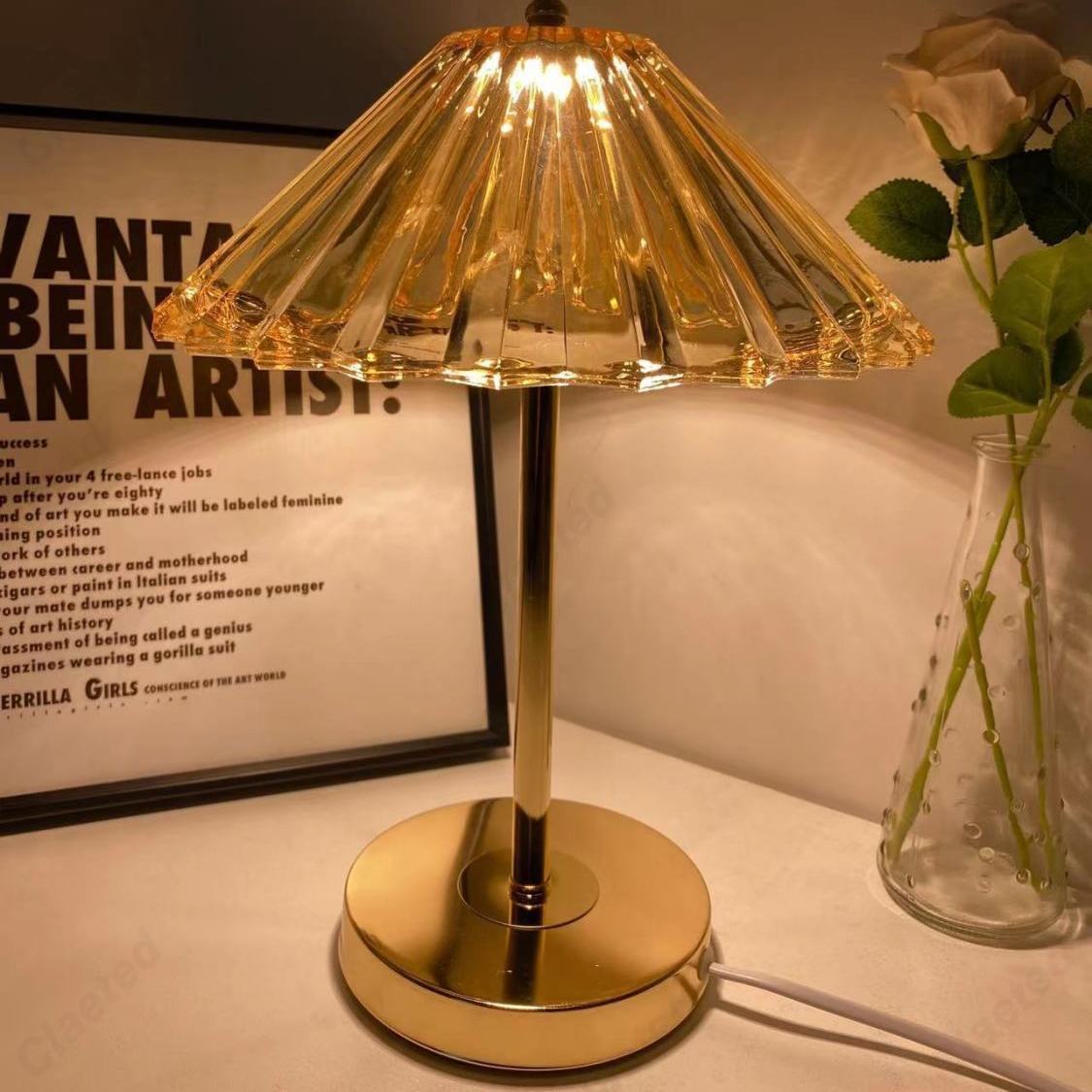 European-style New Retro LED Crystal Table Lamp Living Room Study Bedroom Bedside Decorative Atmosphere Lighting Nightlight tri-color dimming
European-style New Retro LED Crystal Table Lamp Living Room Study Bedroom Bedside Decorative Atmosphere Lighting Nightlight tri-color dimming