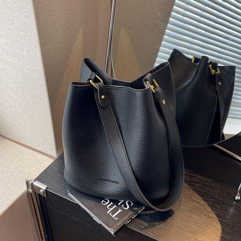 Retro Fall and Winter Work Clothing One-Shoulder Bucket Bag Black
Retro Fall and Winter Work Clothing One-Shoulder Bucket Bag Black