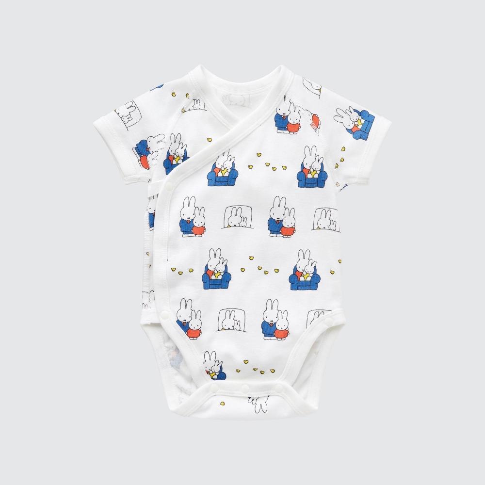 Боди UNIQLO JAPAN Picture Book Collection Dick Bruna с короткими рукавами и вырезом спереди
Боди UNIQLO JAPAN Picture Book Collection Dick Bruna с короткими рукавами и вырезом спереди