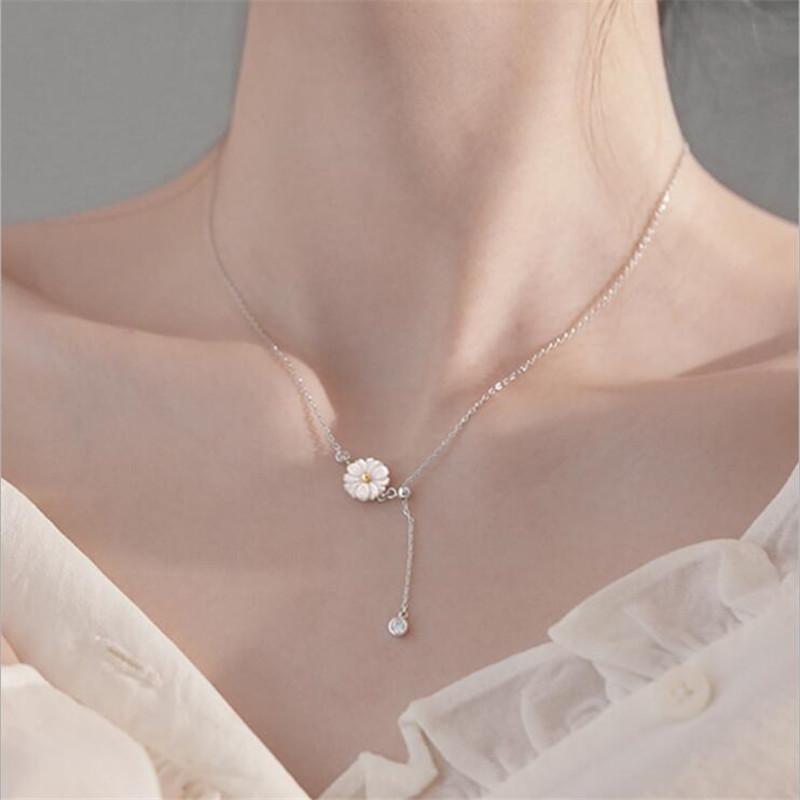 New Temperament Small Daisy 925 Sterling Silver Jewelry Personality Shell Popular Flower Clavicle Chain Necklaces TYB375 серебряный
New Temperament Small Daisy 925 Sterling Silver Jewelry Personality Shell Popular Flower Clavicle Chain Necklaces TYB375 серебряный