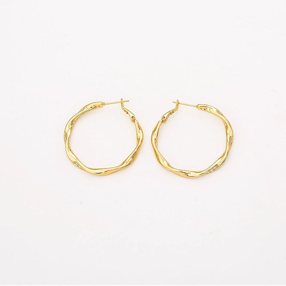 Pendientes de aro grandes de estilo europeo, joyería de moda elegante y minimalista para mujer
Pendientes de aro grandes de estilo europeo, joyería de moda elegante y minimalista para mujer