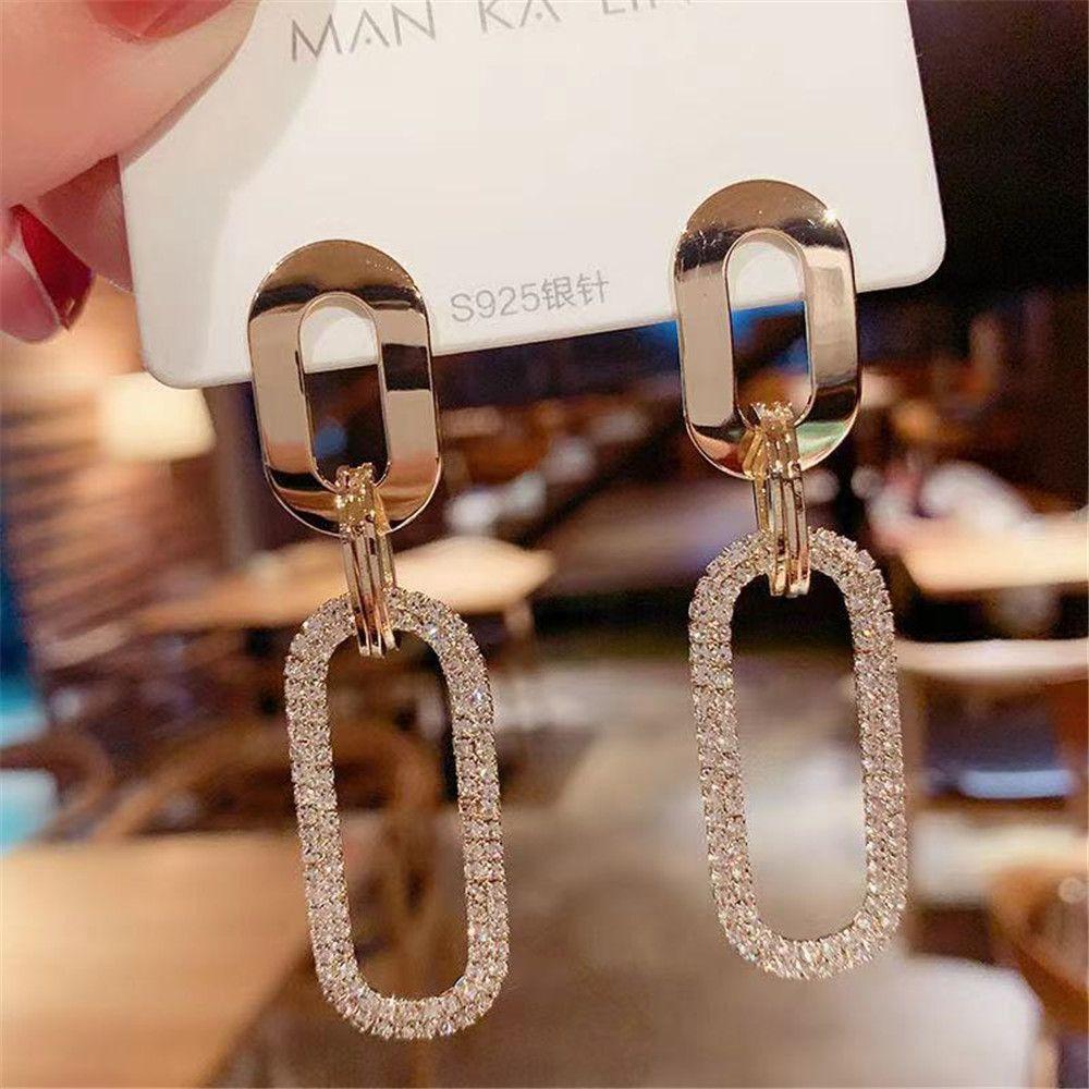 Женские трендовые стразы золотые серьги-гвоздики Dangler Женские серьги Ушные капли
Женские трендовые стразы золотые серьги-гвоздики Dangler Женские серьги Ушные капли