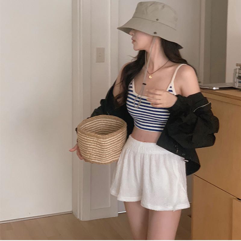 2024 Korean Solid Color Towel Fabric Spaghetti Strap Tank Top & Elastic Waist Shorts Swimsuit for Women Large
2024 Korean Solid Color Towel Fabric Spaghetti Strap Tank Top & Elastic Waist Shorts Swimsuit for Women Large
