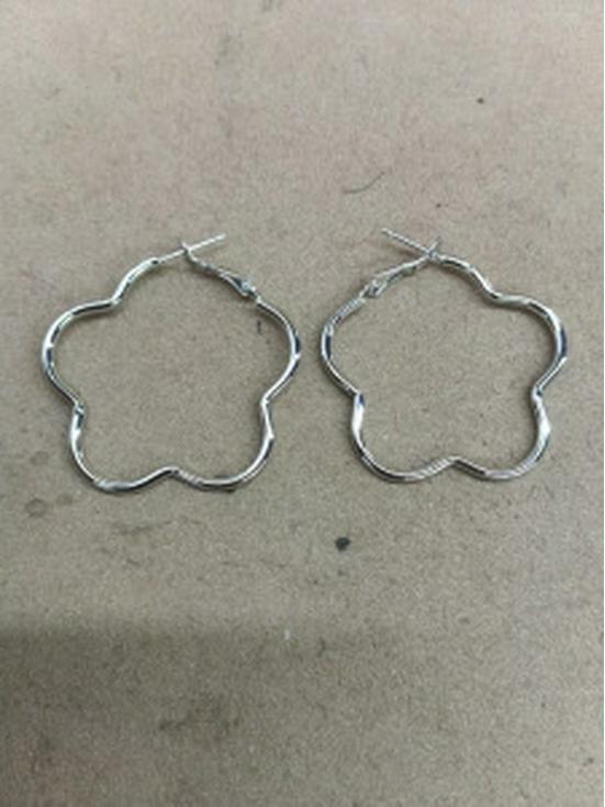 Stylish Cross Silver Needle Flower Stud Earrings: Elegant, Fashionable, and Versatile
Stylish Cross Silver Needle Flower Stud Earrings: Elegant, Fashionable, and Versatile