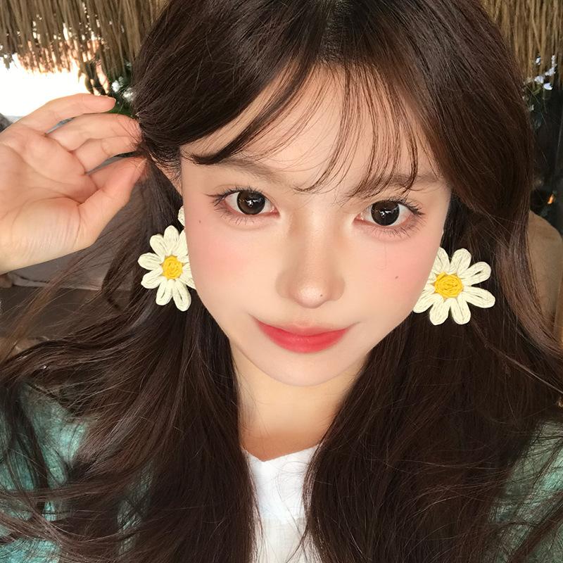 Spring and summer seaside vacation wind flower stud earrings women 2025 new popular earrings niche design high-end earrings women
Spring and summer seaside vacation wind flower stud earrings women 2025 new popular earrings niche design high-end earrings women