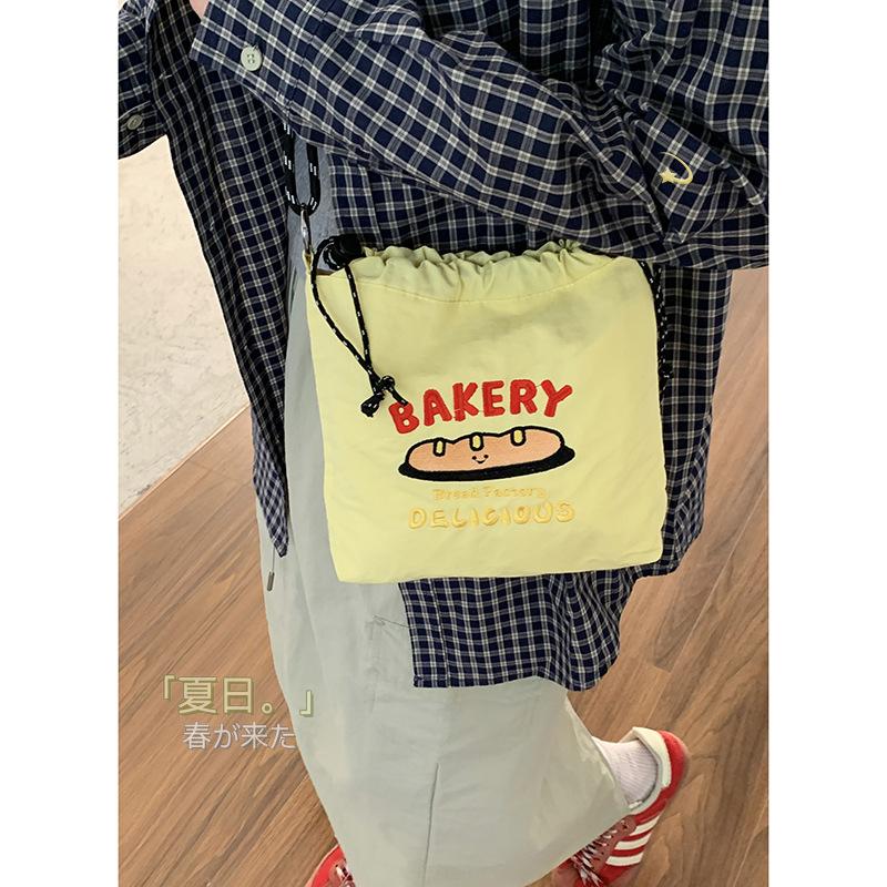 Summer simple nylon bag women s new letter embroidered messenger bag women s cute shoulder bucket bag
Summer simple nylon bag women s new letter embroidered messenger bag women s cute shoulder bucket bag