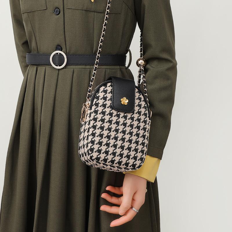 Women s bags, new niche design chain bags, messenger bags, autumn and winter fanny packs, mini shoulder bags, luggage.
Women s bags, new niche design chain bags, messenger bags, autumn and winter fanny packs, mini shoulder bags, luggage.