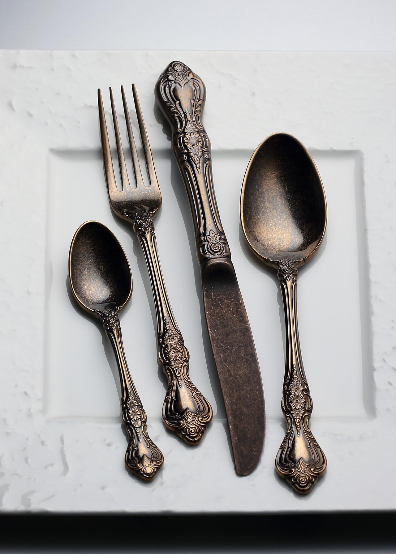 LUCKYWOOD Barcelona Retro Gold Dessert Fork
LUCKYWOOD Barcelona Retro Gold Dessert Fork