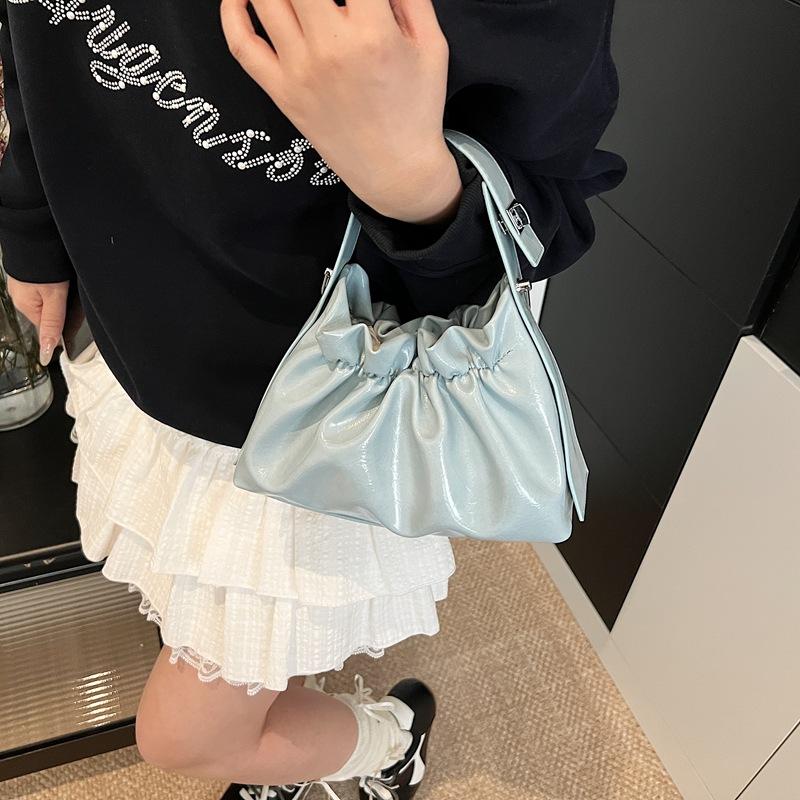 Niche texture handbag women s 2025 new simple pleated bag summer versatile shoulder messenger bag
Niche texture handbag women s 2025 new simple pleated bag summer versatile shoulder messenger bag