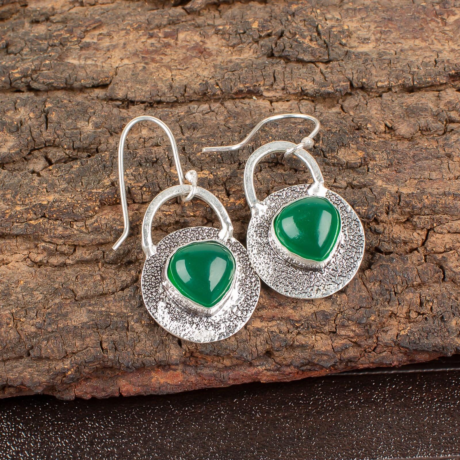 Natural Green Onyx Cab Gemstone 925 Sterling Silver Handcrafted Earrings 1.30 EE-63-21
Natural Green Onyx Cab Gemstone 925 Sterling Silver Handcrafted Earrings 1.30 EE-63-21