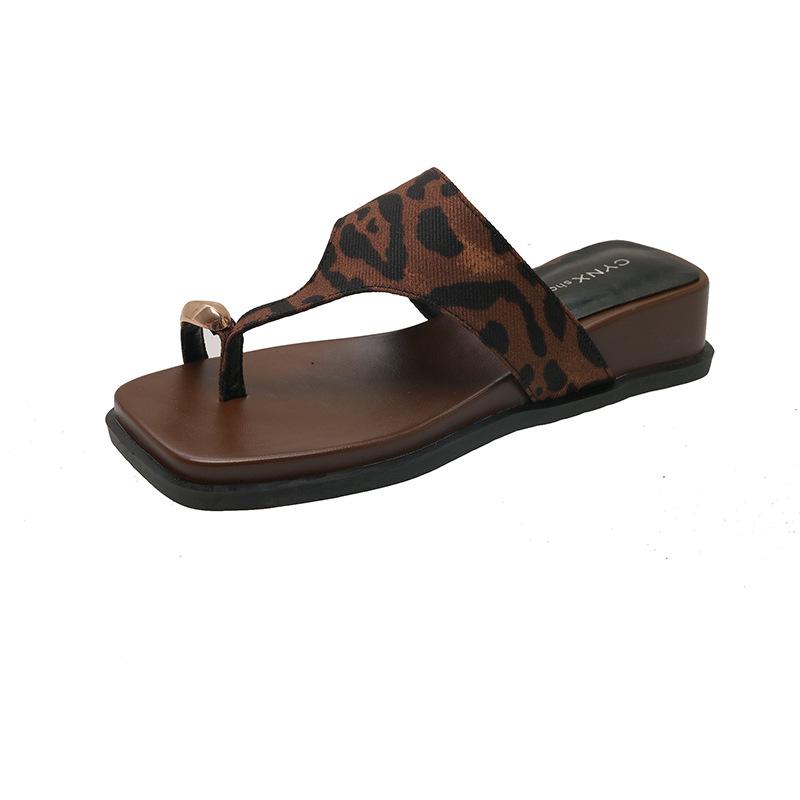 Модные повседневные шлепанцы на танкетке с закрытым носком, женская летняя обувь 2025, новинка, пляжная обувь для морского отдыха, римские крутые шлепанцы 40