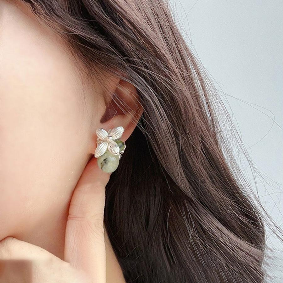 Серьги-пусеты с цветком из жемчуга и бисера из серебряной иглы, модные, изысканного дизайна, универсальные, для женщин с яркой индивидуальностью и темпераментом
Серьги-пусеты с цветком из жемчуга и бисера из серебряной иглы, модные, изысканного дизайна, универсальные, для женщин с яркой индивидуальностью и темпераментом