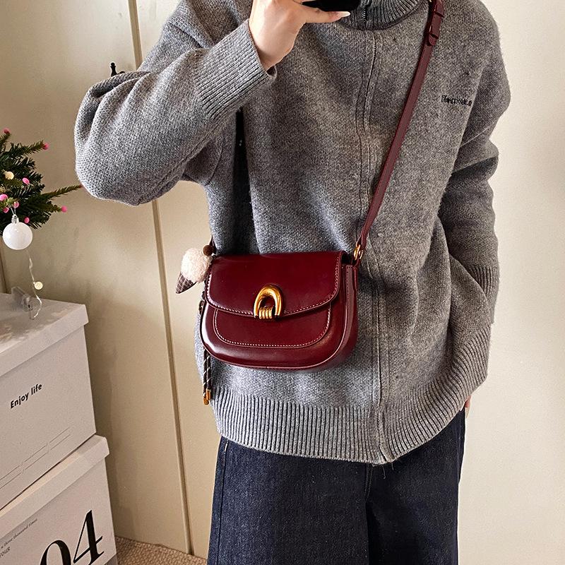 Textured underarm bag women s 2025 new fashionable versatile retro shoulder bag large capacity messenger small square bag 20*6.5*15.5
Textured underarm bag women s 2025 new fashionable versatile retro shoulder bag large capacity messenger small square bag 20*6.5*15.5