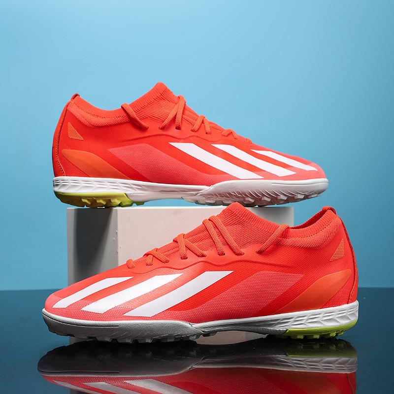 New football shoes low-top student long nails World Cup broken nails grass game training shoes 45
New football shoes low-top student long nails World Cup broken nails grass game training shoes 45
