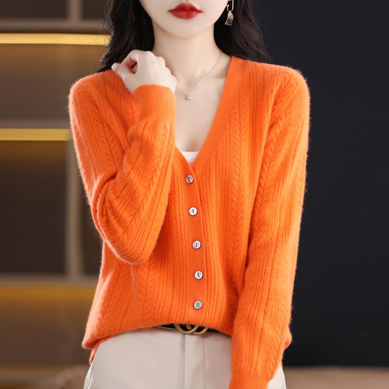 Женский кашемировый кардиган с V-образным вырезом, Qinghe Cashmere, 30% кашемир, 70% шерсть, однотонный цвет
Женский кашемировый кардиган с V-образным вырезом, Qinghe Cashmere, 30% кашемир, 70% шерсть, однотонный цвет