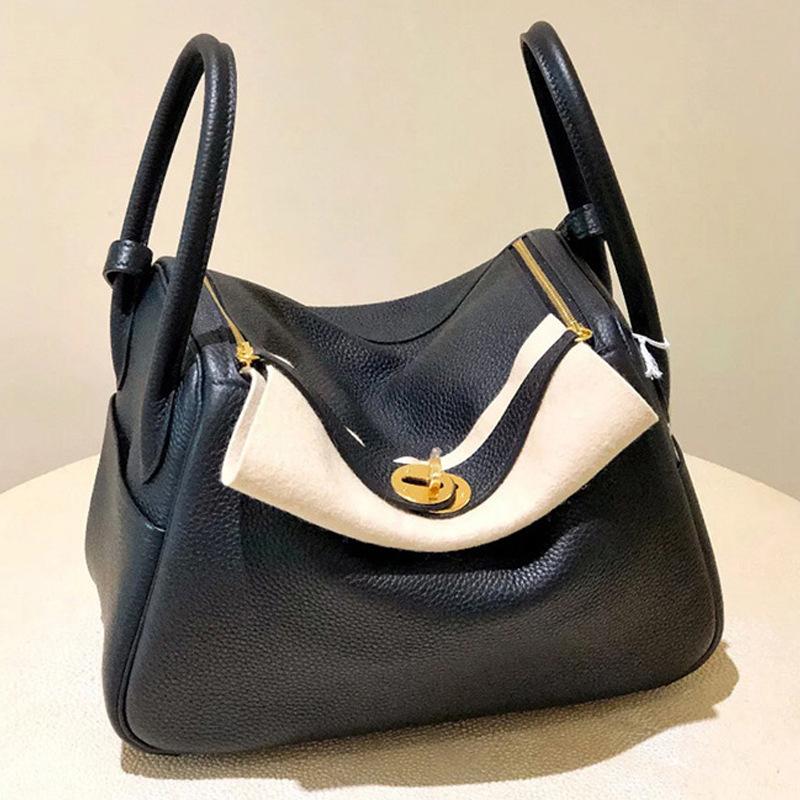 Pillow bag women s first layer cowhide handbag shoulder bag oblique span leather doctor bag large capacity commuter bowling bag 20*14*11cm
Pillow bag women s first layer cowhide handbag shoulder bag oblique span leather doctor bag large capacity commuter bowling bag 20*14*11cm