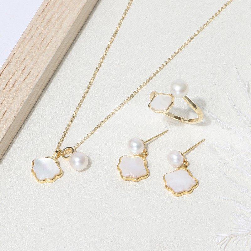 Luxury Lifetime Jewelry Set: Necklace, Earrings & Ring - Non-Fading, Trendy, Light Luxury Style.
Luxury Lifetime Jewelry Set: Necklace, Earrings & Ring - Non-Fading, Trendy, Light Luxury Style.