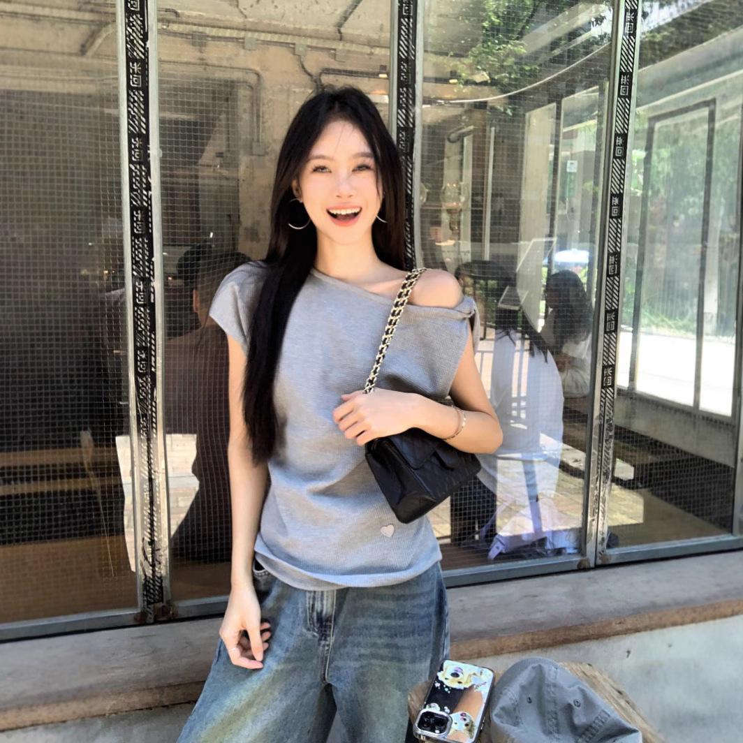 Waffle Off-shoulder Short-sleeved Slim T-shirt for Women In Summer Casual and Slim Temperament Irregular Versatile Top XL
Waffle Off-shoulder Short-sleeved Slim T-shirt for Women In Summer Casual and Slim Temperament Irregular Versatile Top XL