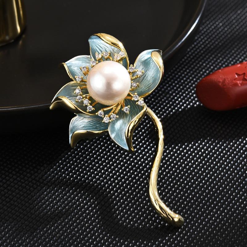Ladies Light Luxury Design Elegant Imitation Pearl Lotus Brooch Fashionable And Versatile Niche Design Sense Brooch
Ladies Light Luxury Design Elegant Imitation Pearl Lotus Brooch Fashionable And Versatile Niche Design Sense Brooch