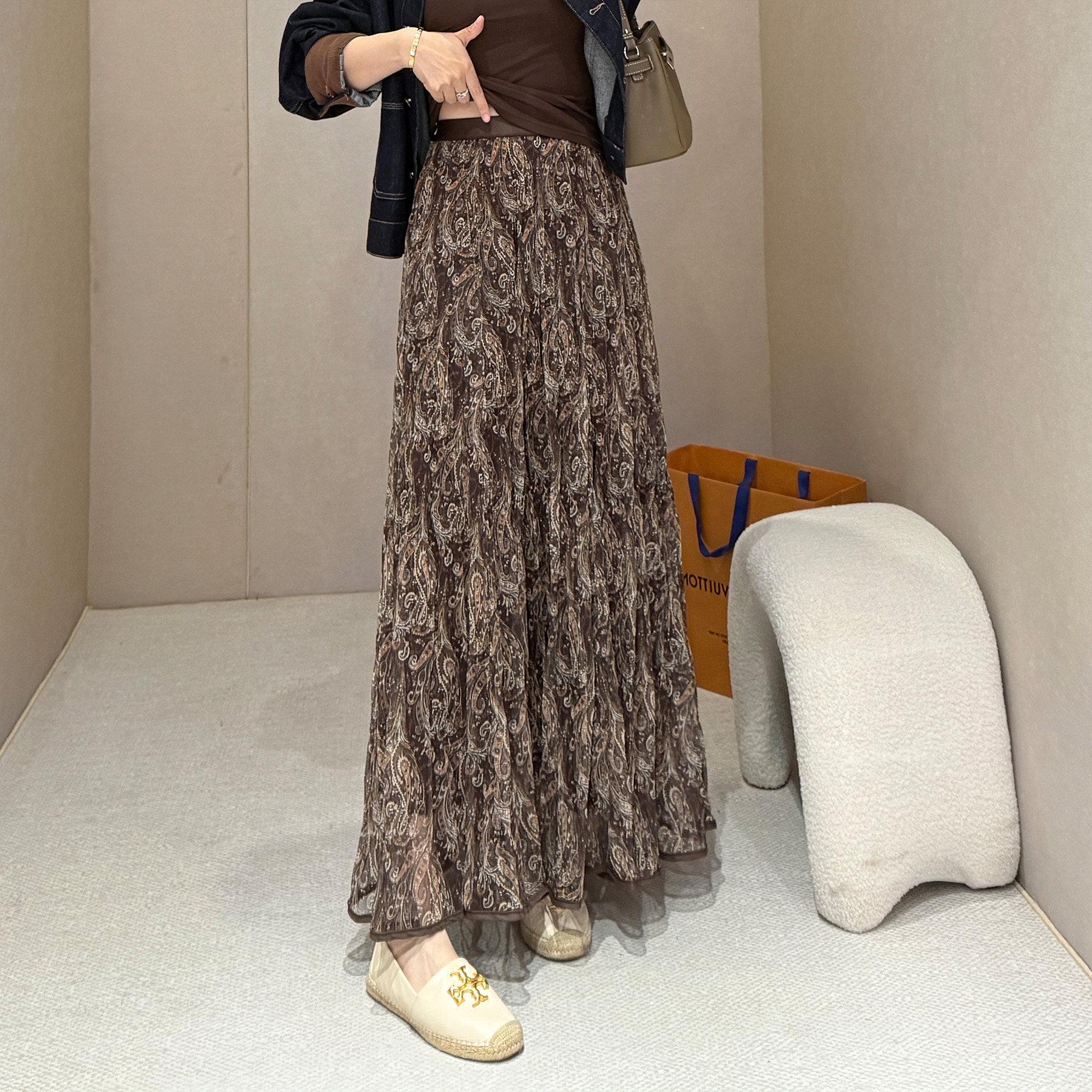 Zeda Jiayi Cashew Blossom Wrinkled Midi Skirt: Double-layer Sheer and Opaque Chiffon, Slimming Draped Design. One Size
Zeda Jiayi Cashew Blossom Wrinkled Midi Skirt: Double-layer Sheer and Opaque Chiffon, Slimming Draped Design. One Size