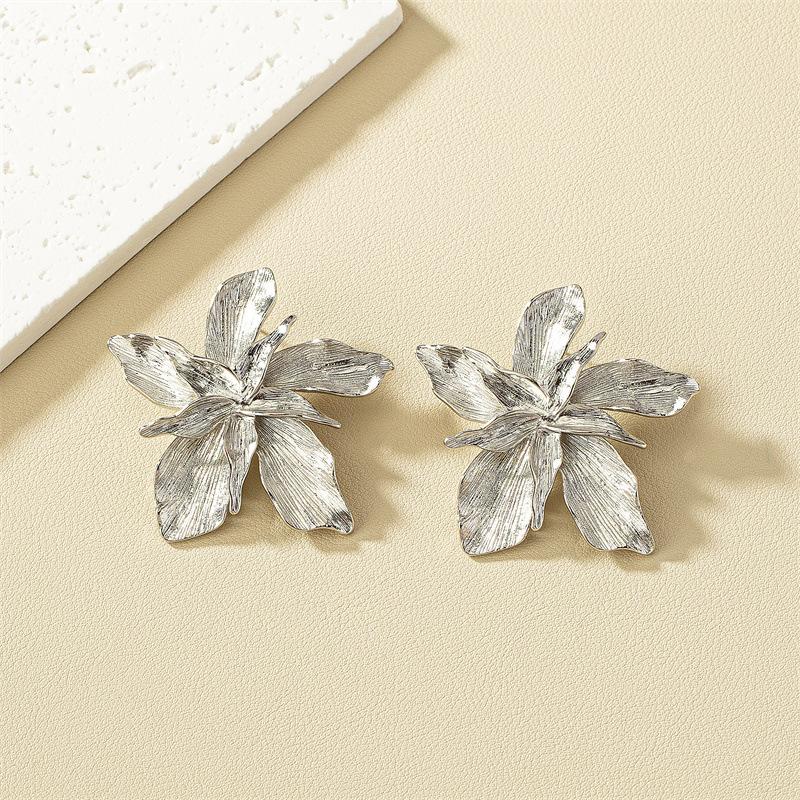 Vintage Metal Line Flower Stud Earrings For Women Girl Minimalist Gold Color Hollow Big Flower Personality Earrings Jewelry Gift
Vintage Metal Line Flower Stud Earrings For Women Girl Minimalist Gold Color Hollow Big Flower Personality Earrings Jewelry Gift