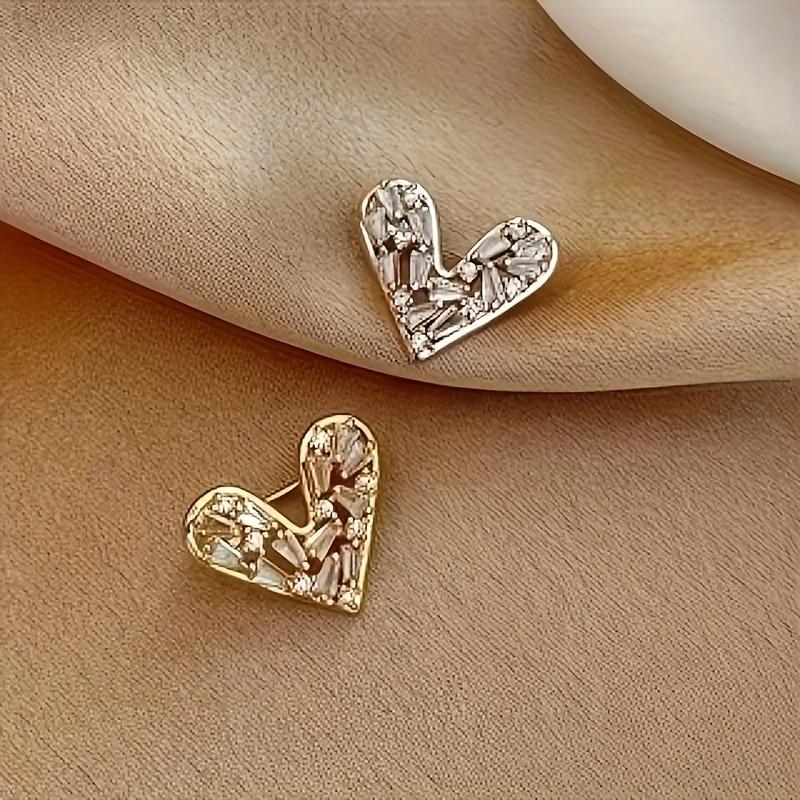 Pair of Elegant Rhinestone Heart Brooches Pins for Women -Vintage-Inspired Jewelry Versatile Clothing Accessories for Suits Dresses Coats Perfect Gift
Pair of Elegant Rhinestone Heart Brooches Pins for Women -Vintage-Inspired Jewelry Versatile Clothing Accessories for Suits Dresses Coats Perfect Gift