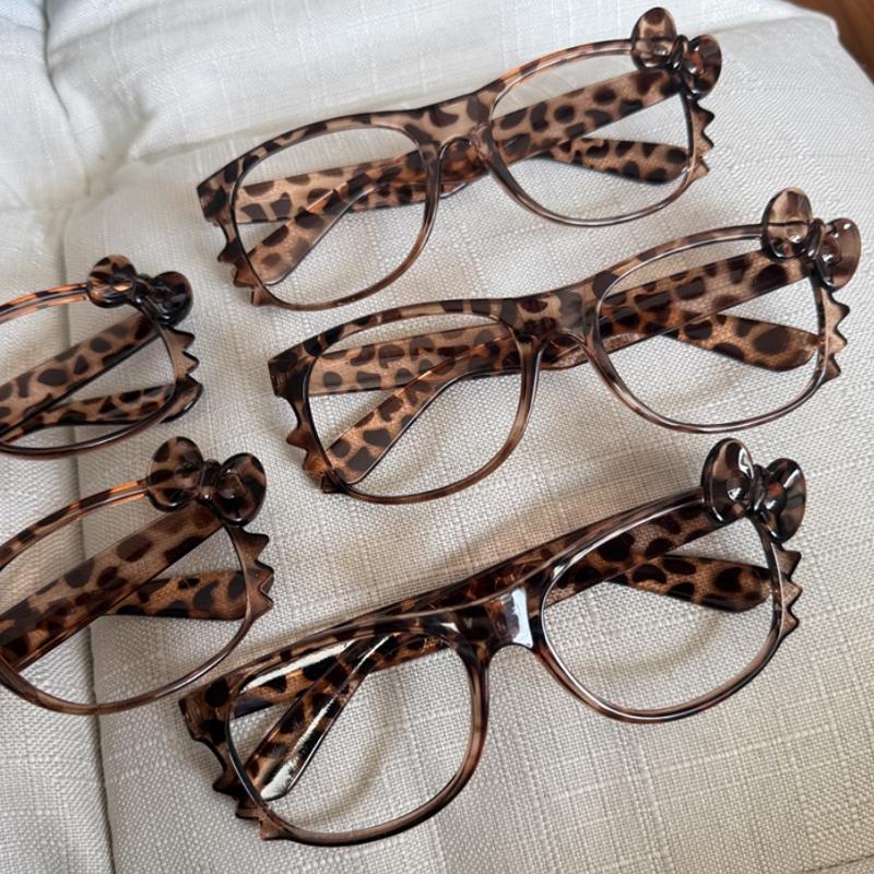 Vintage Feeling Millennium Leopard Print Glasses Sweet and Cool Y2k Spicy Girl Bow Frame Cute Without Lense Eyeglass Frame
Vintage Feeling Millennium Leopard Print Glasses Sweet and Cool Y2k Spicy Girl Bow Frame Cute Without Lense Eyeglass Frame