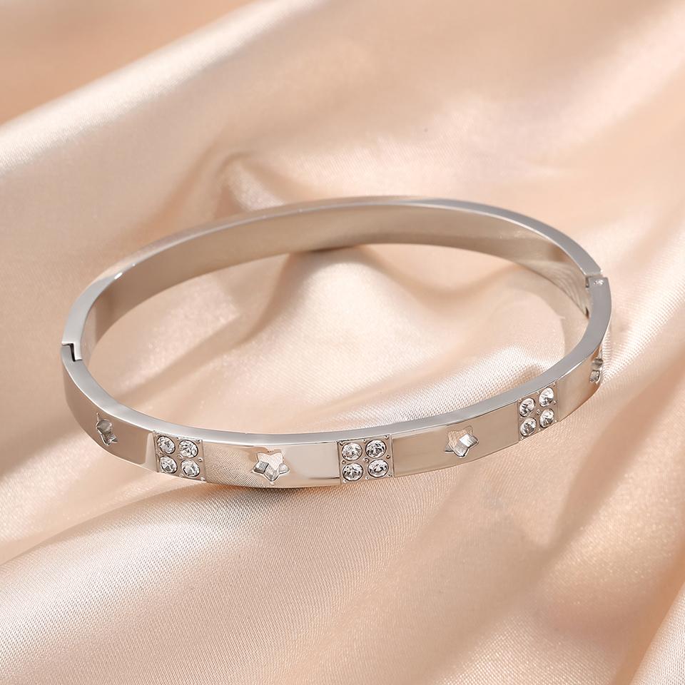 Htpwe Браслет из нержавеющей стали в виде пятиконечной звезды с полым цирконием, глянцевый, женский, с покрытием 18 карат, для пары, праздничный подарок, браслет с цирконием медный
Htpwe Браслет из нержавеющей стали в виде пятиконечной звезды с полым цирконием, глянцевый, женский, с покрытием 18 карат, для пары, праздничный подарок, браслет с цирконием медный