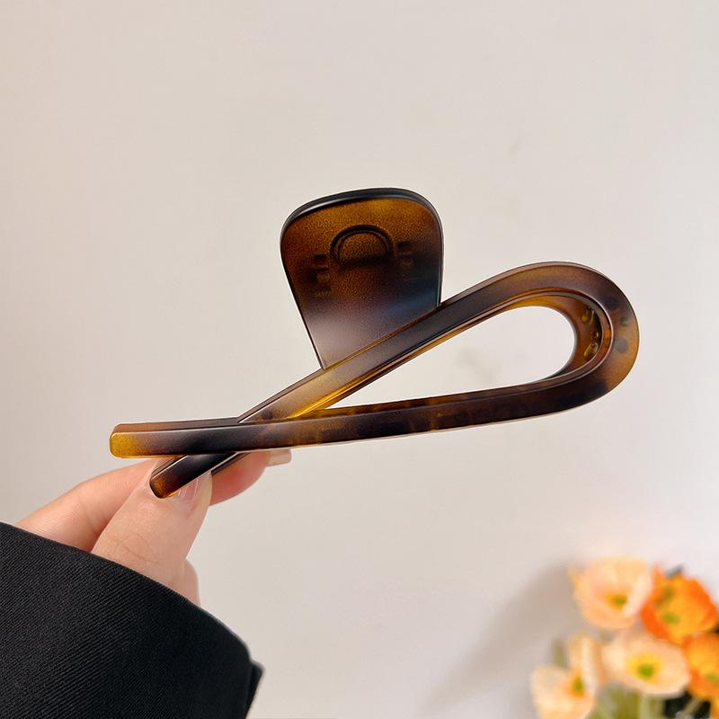 Elegant Large Cross Heart PC Hair Claw Clips Women Hair Accessories Vintage Amber Black Geometric Catch Crab Clamp Headwear New
Elegant Large Cross Heart PC Hair Claw Clips Women Hair Accessories Vintage Amber Black Geometric Catch Crab Clamp Headwear New