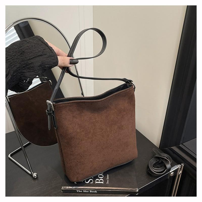 Simple Retro Niche Suede Bag Women s Casual All-matching Cross-body Super Hot Single-shoulder Bucket 20x8x20
Simple Retro Niche Suede Bag Women s Casual All-matching Cross-body Super Hot Single-shoulder Bucket 20x8x20