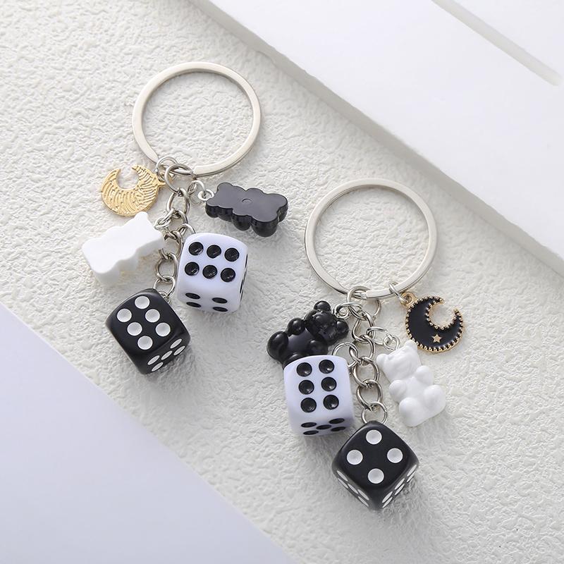 Брелок Lucky Dice Harajuku черный белый медведь полумесяц брелок для женщин мужчин рюкзак кулон ювелирные изделия модные аксессуары подарок OneSize
Брелок Lucky Dice Harajuku черный белый медведь полумесяц брелок для женщин мужчин рюкзак кулон ювелирные изделия модные аксессуары подарок OneSize