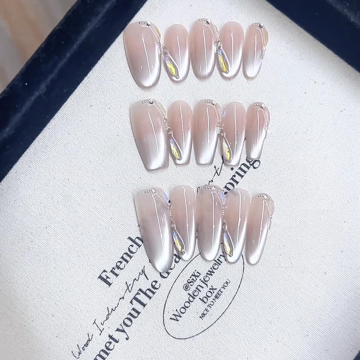 Hand-woven Armor Minimalist White Moonlight Three-dimensional Zircon Light Metering Cat Eye Pure Temperament Manicure Sticker Large L
Hand-woven Armor Minimalist White Moonlight Three-dimensional Zircon Light Metering Cat Eye Pure Temperament Manicure Sticker Large L