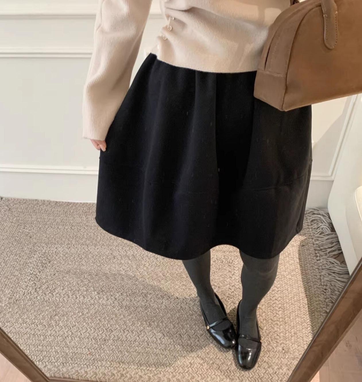 Refined Retro A-Line Woolen Skirt - Autumn/Winter Korean Minimalist Style One Size (Elastic Waist: 62cm-74cm)
Refined Retro A-Line Woolen Skirt - Autumn/Winter Korean Minimalist Style One Size (Elastic Waist: 62cm-74cm)