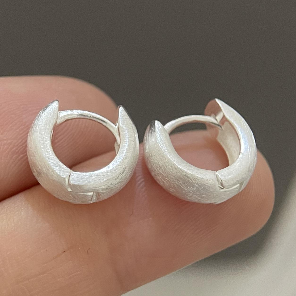 925 Sterling Silver Earrings For Women Trendy Simple Shinning Ball Earring Jewelry Prevent Allergy Party Christmas Accessories
925 Sterling Silver Earrings For Women Trendy Simple Shinning Ball Earring Jewelry Prevent Allergy Party Christmas Accessories