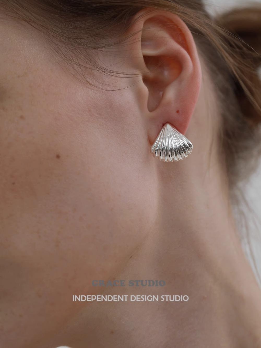 G/S blogger fever shell stud earrings ins niche casual earrings women s high sense earrings necklace
G/S blogger fever shell stud earrings ins niche casual earrings women s high sense earrings necklace