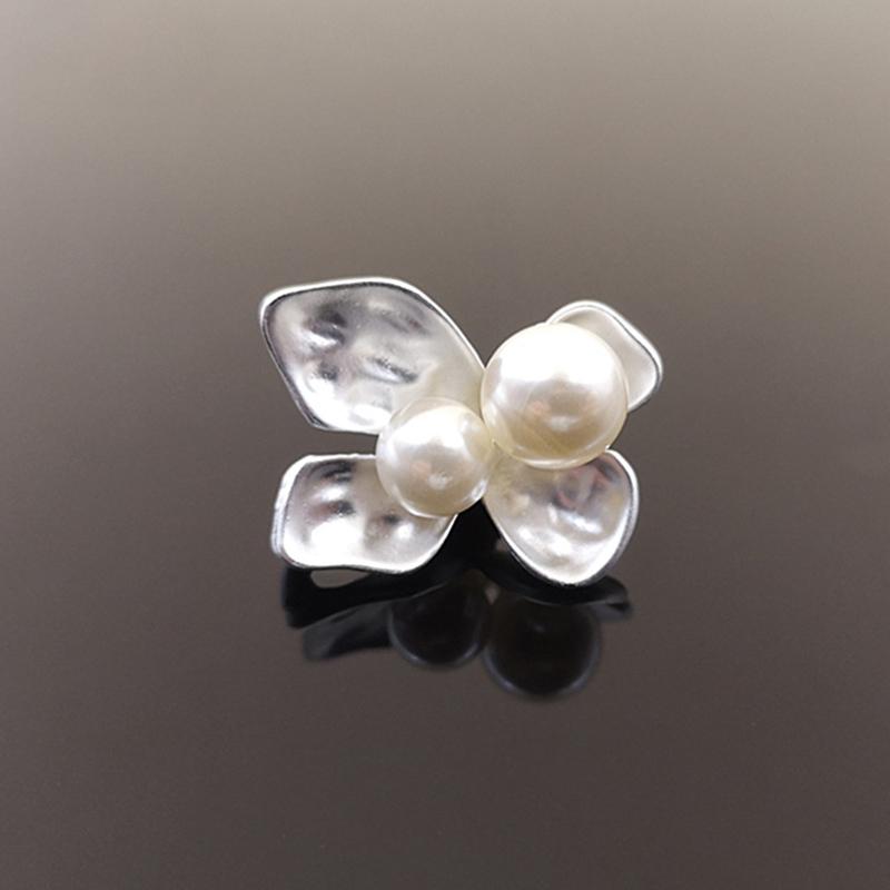 Engood 100Pcs Flower Pearl Buttons Sewing Trim & Embellishments Craft Buckle for DIY Hair Accessories Wedding Decoration HZ367 срібний
Engood 100Pcs Flower Pearl Buttons Sewing Trim & Embellishments Craft Buckle for DIY Hair Accessories Wedding Decoration HZ367 срібний