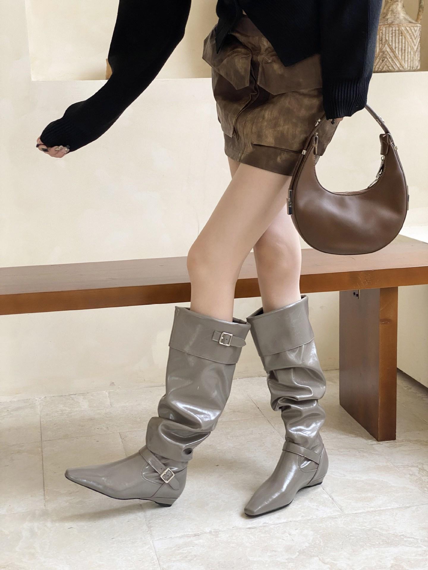 2025 autumn and winter new pointed flat temperament thin French fashion sexy beauty female Internet celebrity boots 40
2025 autumn and winter new pointed flat temperament thin French fashion sexy beauty female Internet celebrity boots 40