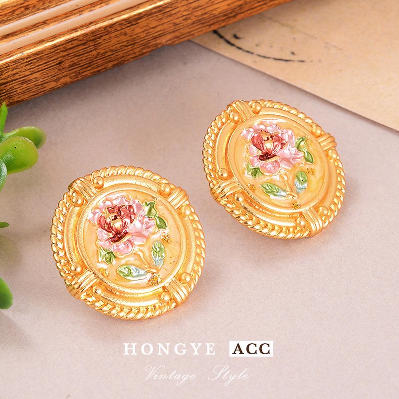 French Baroque Pearl Earrings: Vintage-Inspired Oil Painting Design, 925 Silver, Elegant Women s Jewelry
French Baroque Pearl Earrings: Vintage-Inspired Oil Painting Design, 925 Silver, Elegant Women s Jewelry