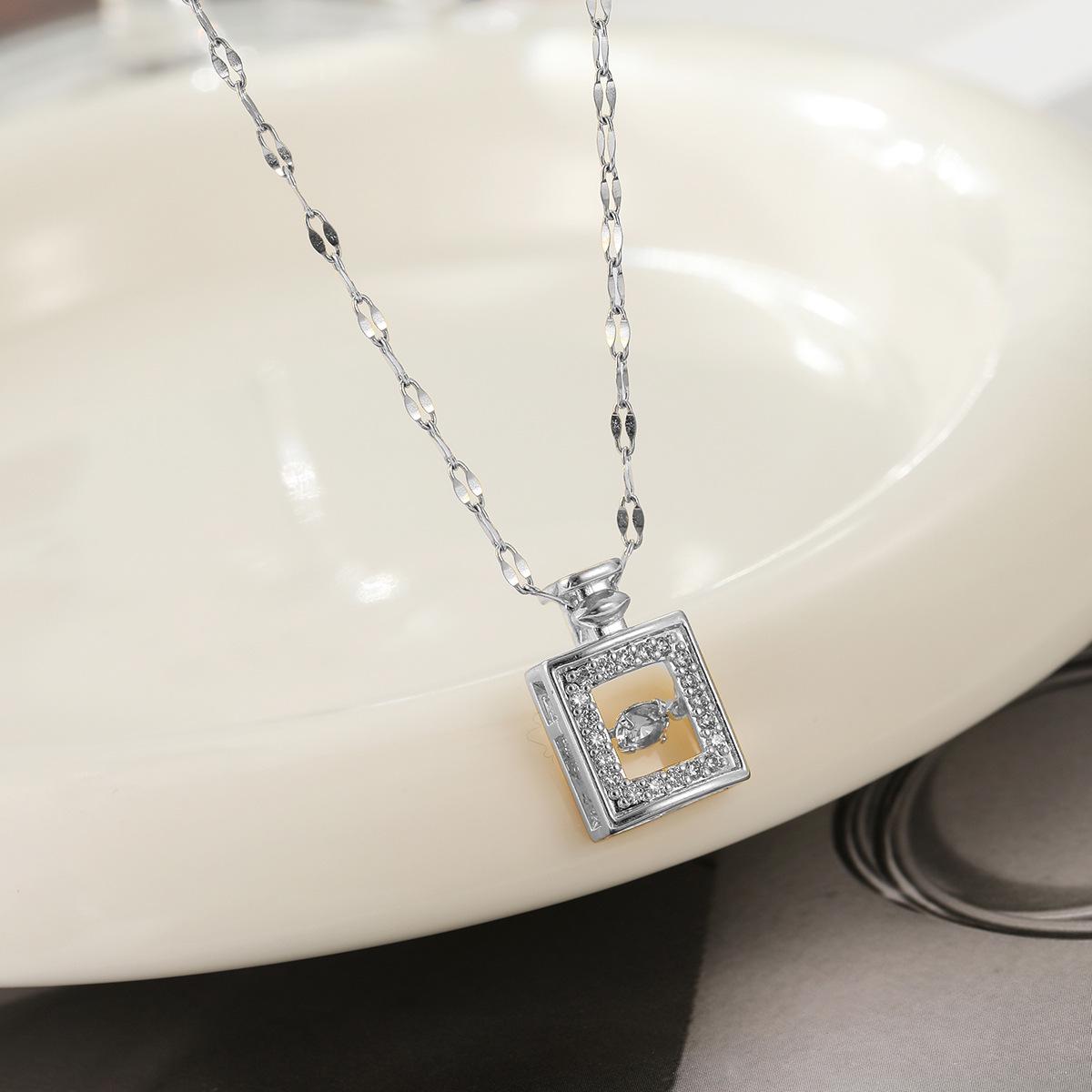 Элегантное ожерелье-флакон для духов из титановой стали - Стильная, роскошная цепочка на ключицу для женщин
Элегантное ожерелье-флакон для духов из титановой стали - Стильная, роскошная цепочка на ключицу для женщин